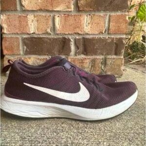 Women’s Nike Dualtone Racer size 8